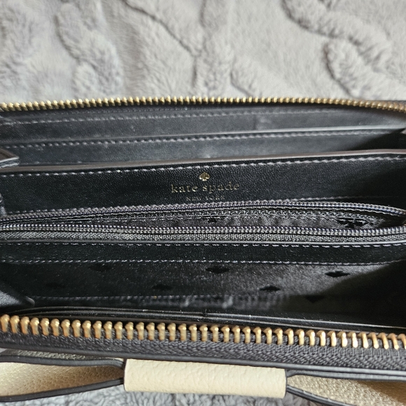 ♠️ Kate Spade Wallet ♠️ - Picture 4 of 4
